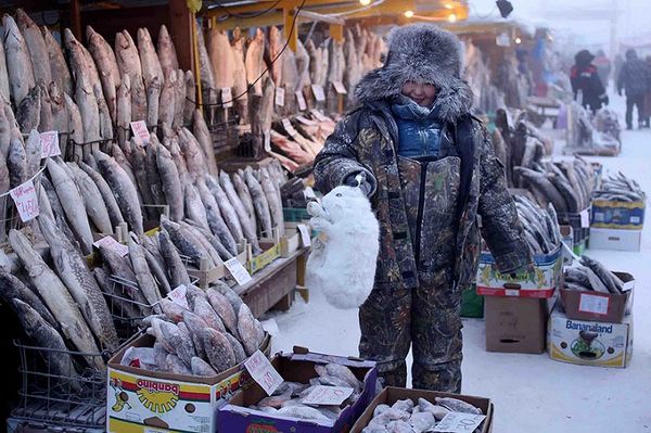 Самая холодная деревня в мире - как люди живут при температуре -67,7°. Фото