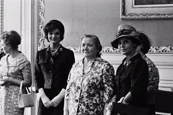Феноменальный контраст: Жаклин Кеннеди и Нина Хрущева, 1959 год. (фото)