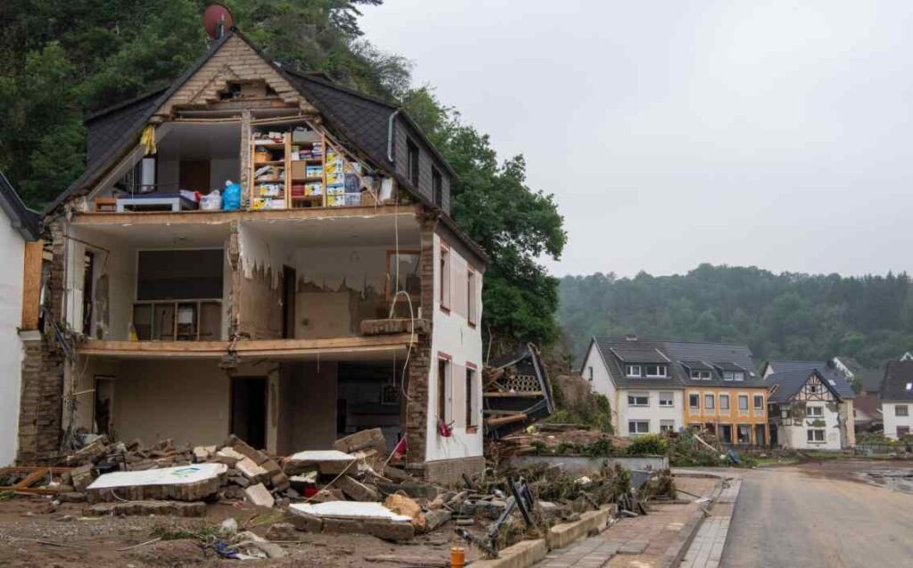 В Германии и Бельгии из-за наводнения погибли 170 человек: последствия стихии. Фото