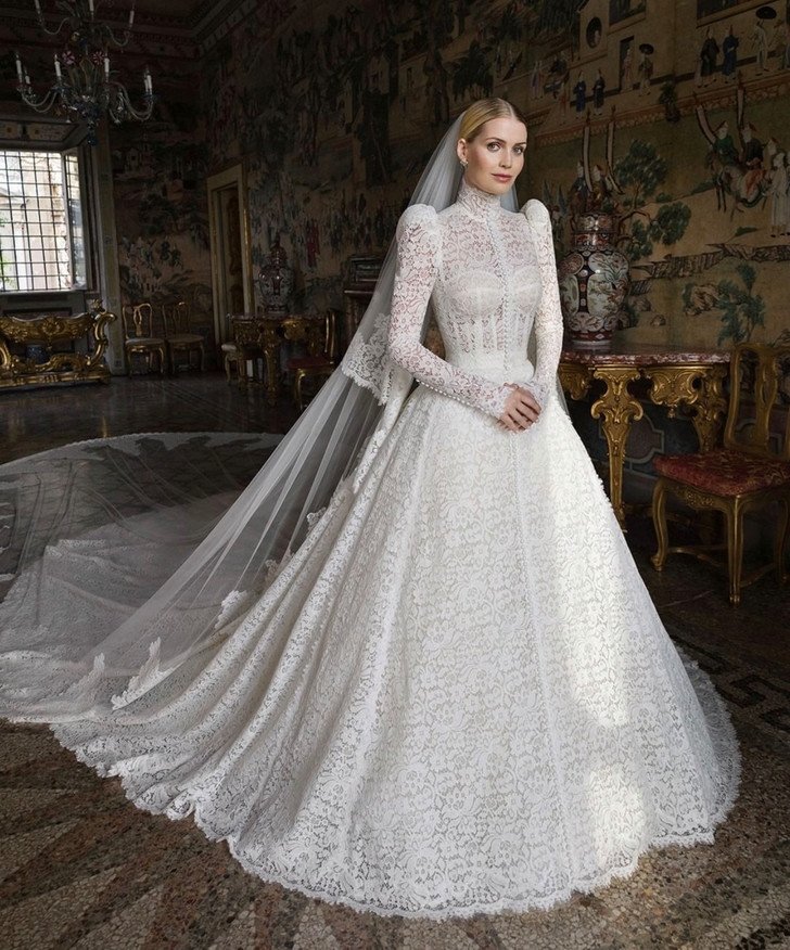 Племянница принцессы Дианы вышла замуж: роскошное свадебное платье. Фото