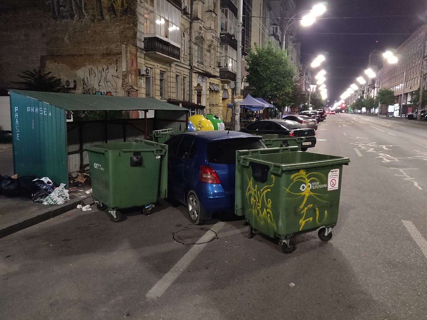 В Киеве мусорщики оригинально наказали \"героя парковки\" (ФОТО)