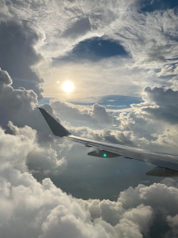 Пользователи поделились крутыми снимками из иллюминатора самолета (ФОТО)