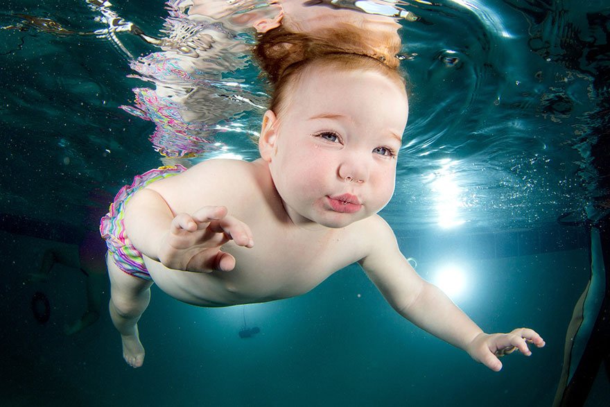 Младенцы под водой в объективе Сета Кастила
