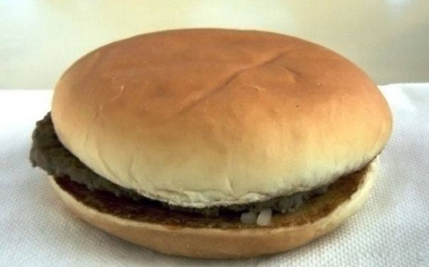 Как выглядит гамбургер через 14 лет. ФОТО