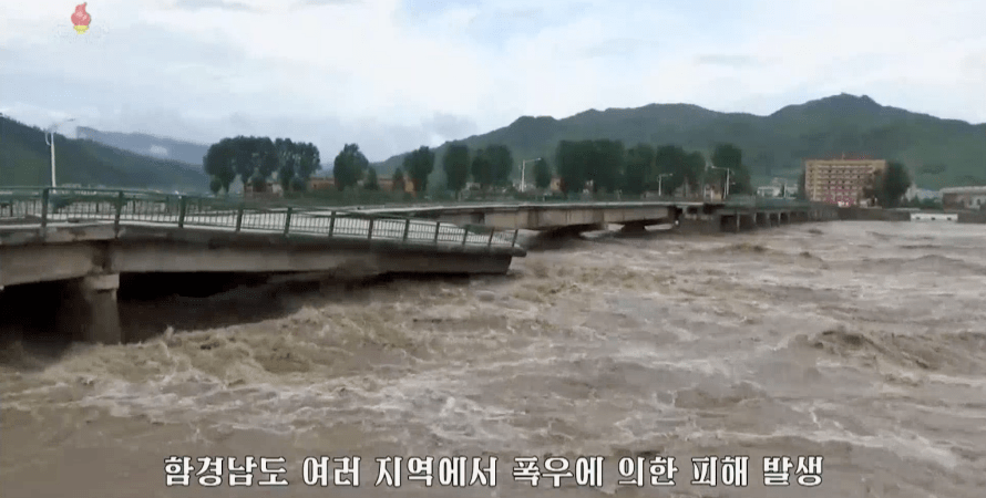 На Северную Корею обрушились ливни (видео)