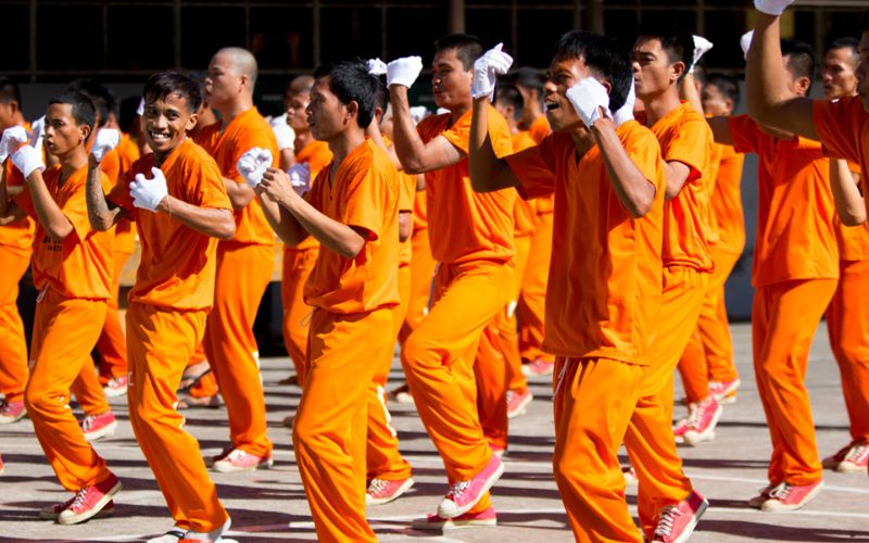 Танцующие заключенные филиппинской тюрьмы
