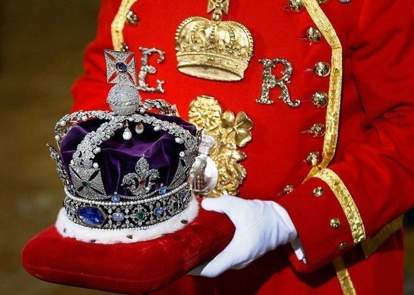 Бриллианты, жемчуг, сапфиры, изумруды и рубины: Корона Британской империи. ФОТО