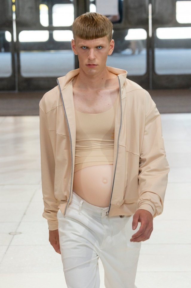 На лондонской Неделе моды на подиум вышли «беременные мужчины» (ФОТО)
