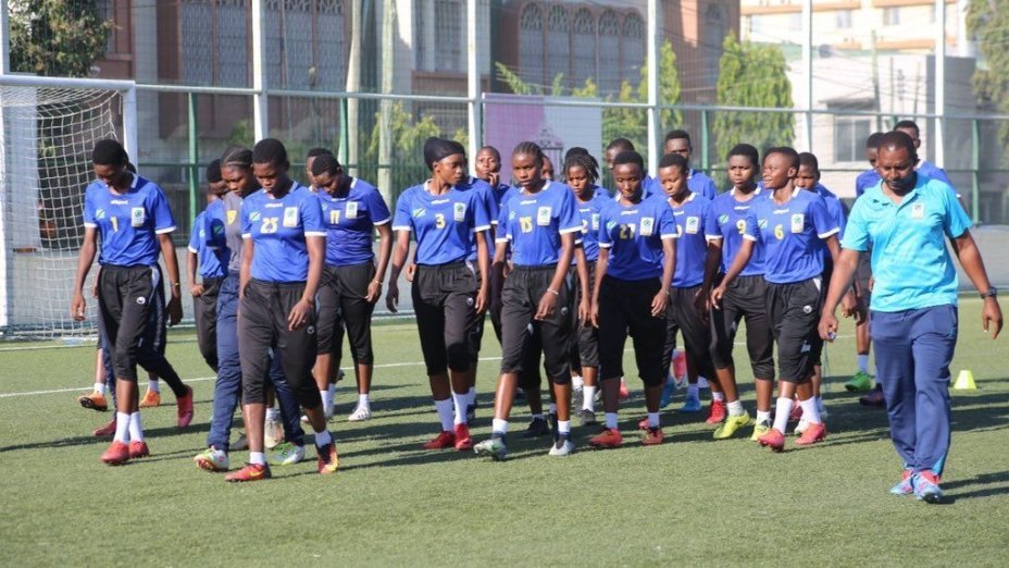 Не замужем из-за плоской груди: президент Танзании удивила заявлением о футболистках сборной (ВИДЕО)