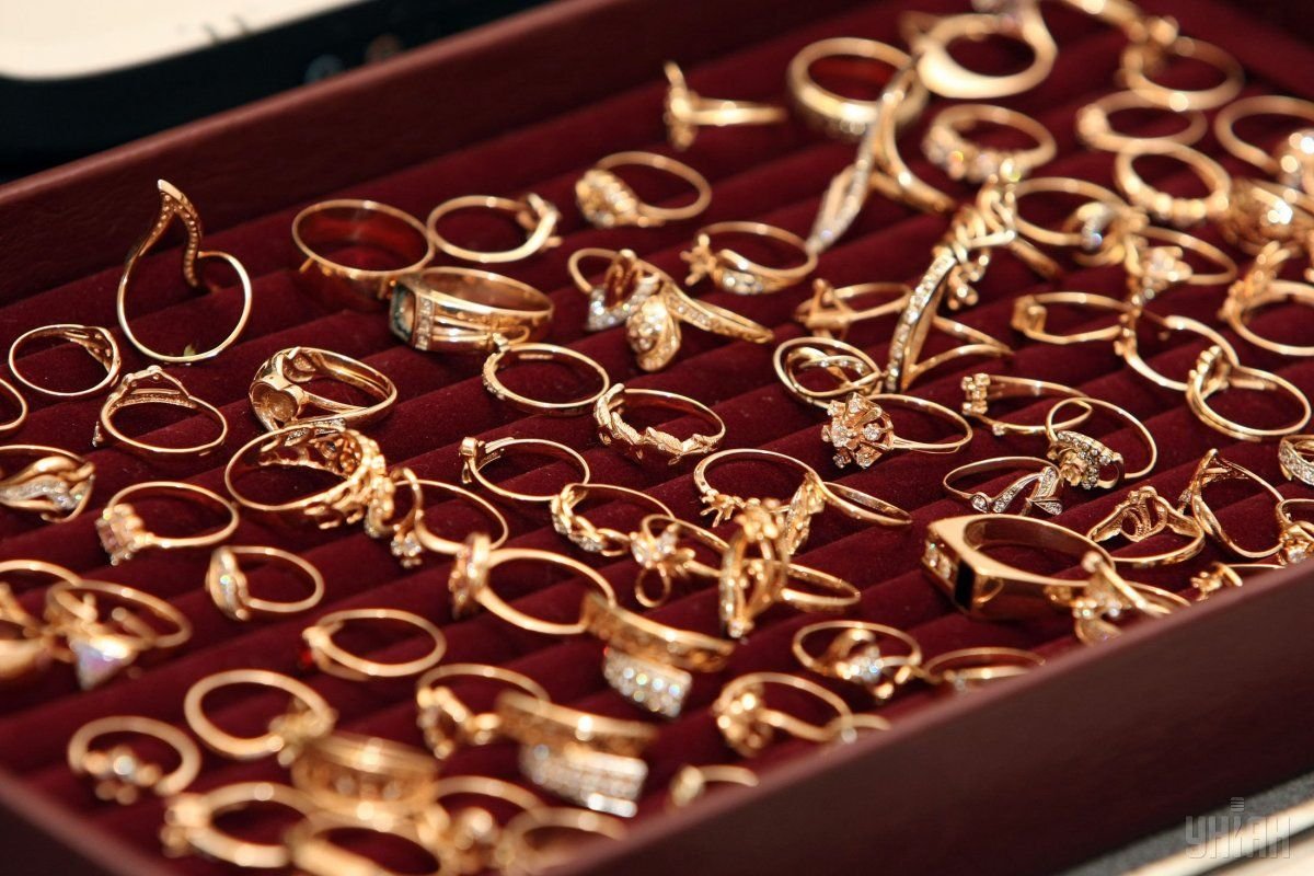 На Херсонщине мужчина надел на детородный орган золотое кольцо: снять украшение он не смог (ФОТО)