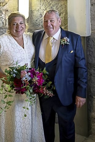 Мужчина нашел первую любовь спустя 36 лет и сыграл свадьбу (ФОТО) 