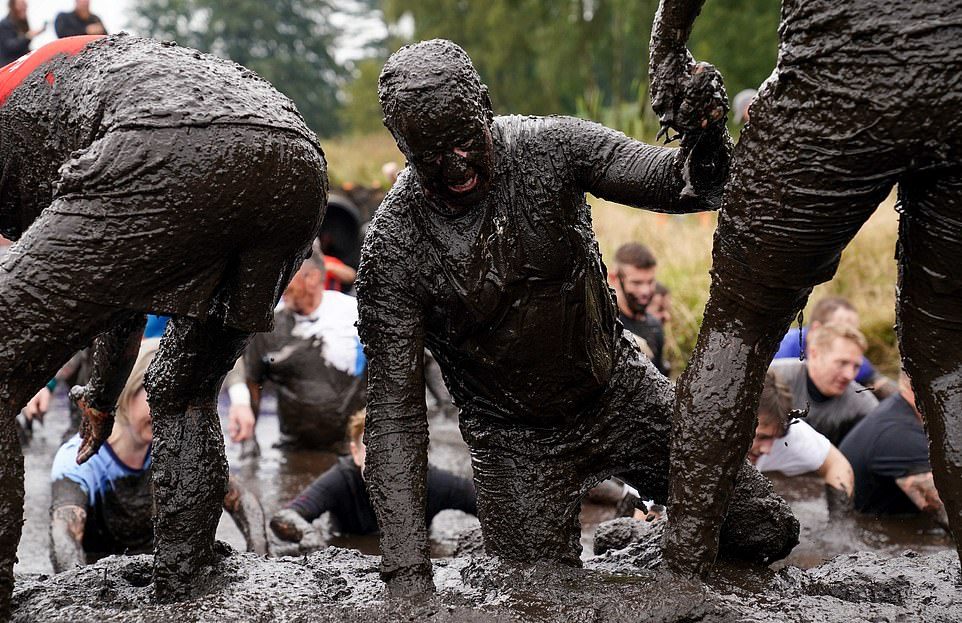 Экстремальный забег по грязи Tough Mudder UK в Чешире