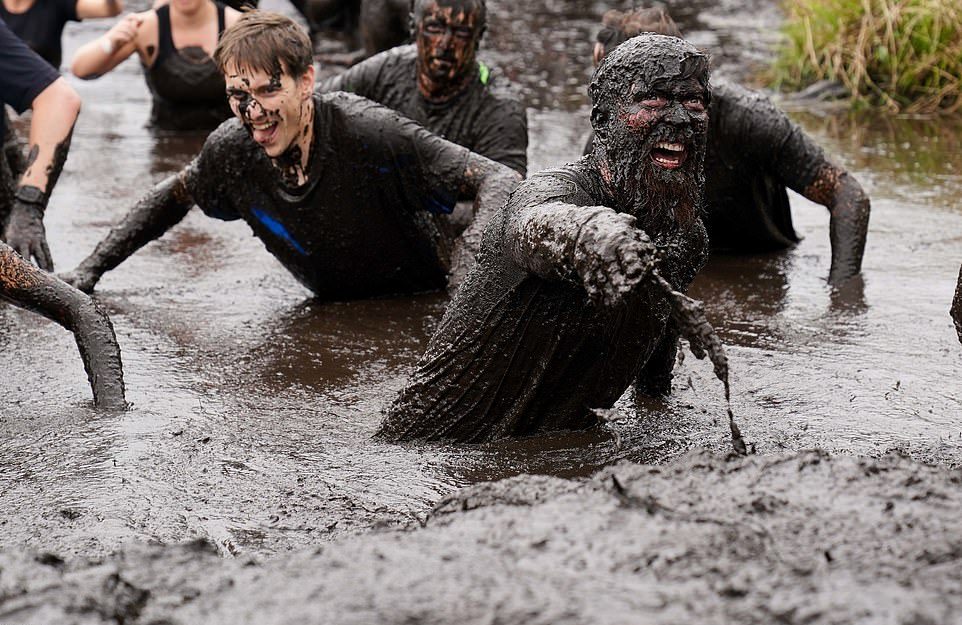 Экстремальный забег по грязи Tough Mudder UK в Чешире