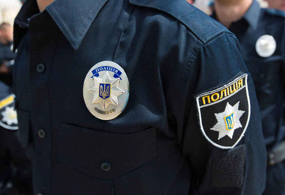 В Киеве полицейская рискнула жизнью, чтобы спасти самоубийцу (видео)