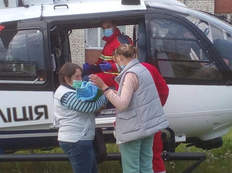 На Львовщине младенца с серьезным синдромом доставили вертолетом в больницу