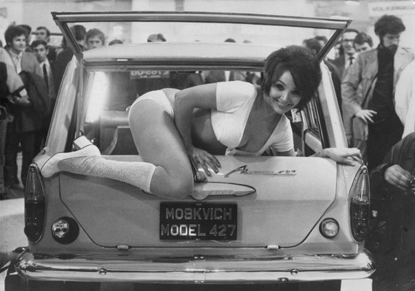 Откровенная реклама автомобиля Москвич-427, 1971 год. ФОТО
