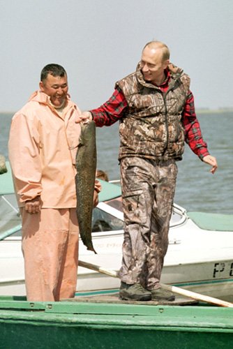 Владимир Путин рыбачит в Астрахани, 2002 год