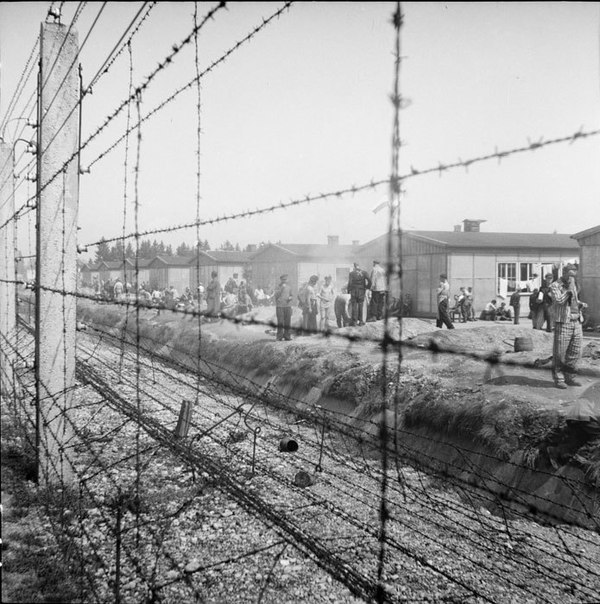 Серия фотографий, сделанных в немецком концлагере Дахау, 1945 год. ФОТО