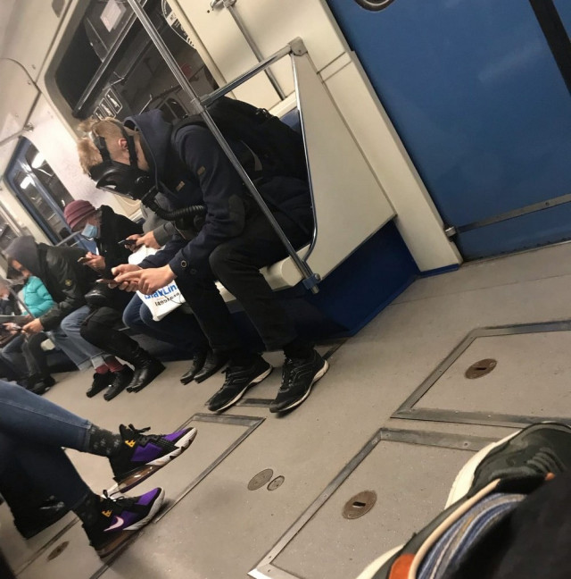 Забавные и неожиданные пассажиры метро (ФОТО)