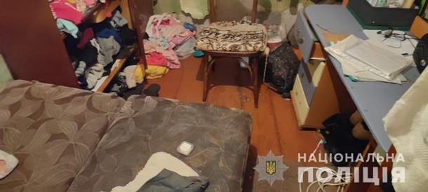 В Харькове пьяная мать уронила на улице ребенка (ВИДЕО)