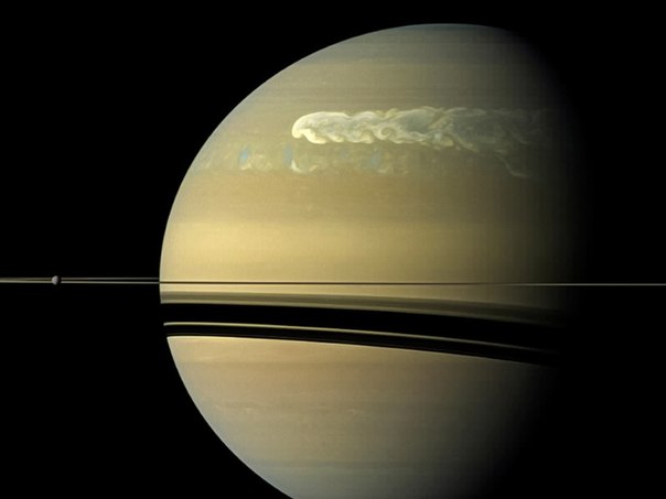 Тайна «Большого белого пятна» на Сатурне раскрыта