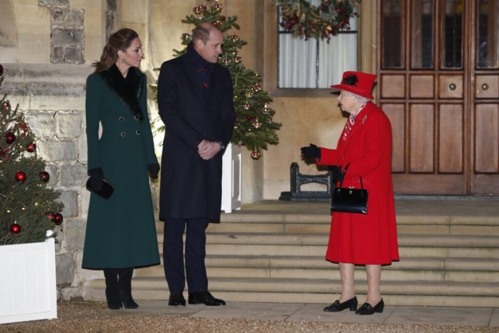 Стиль герцогини: эффектные наряды Кейт Миддлтон на Рождество. Фото