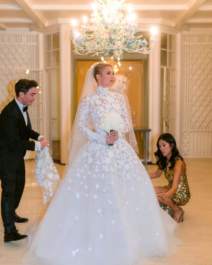 Звездные свадьбы: шесть самых роскошных платьев 2021 года. Фото