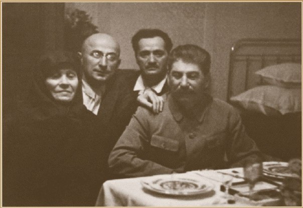 Последний визит И. Сталина к матери, Грузия, 1935. ФОТО
