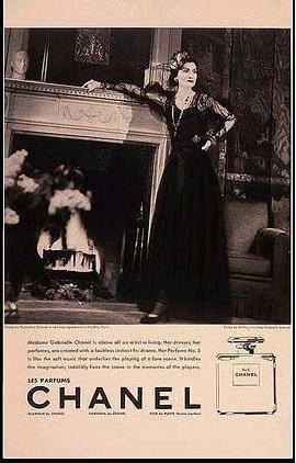 Первая реклама духов \"Chanel No. 5 \". На снимке сама Коко Шанель, 1937 г. ФОТО