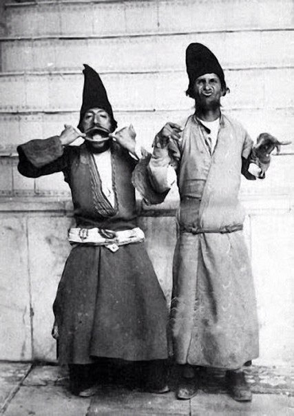 Придворные шуты персидского шаха Наср-Эдина, конец XIX века. ФОТО