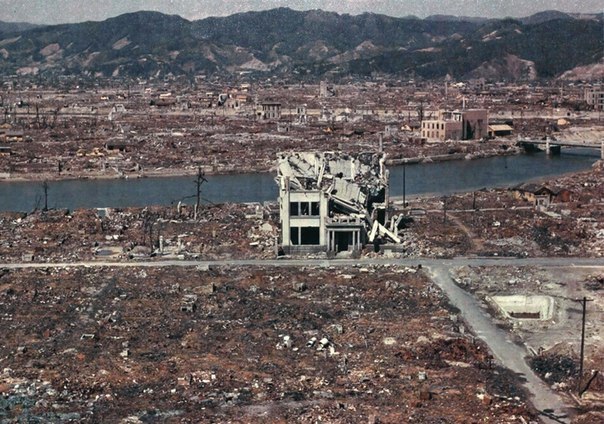 Цветная фотография разрушенной Хиросимы в марте 1946 года
