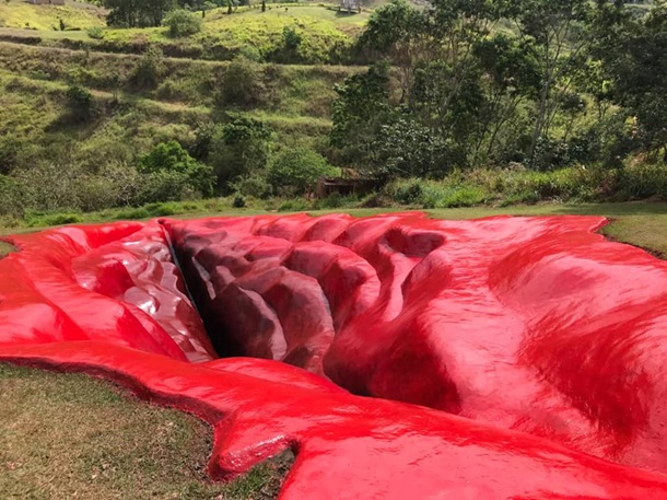 В Бразилии появилась инсталляция в форме вагины (фото)