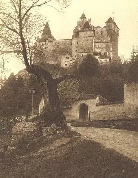 Замок Бран, более известный как \"Замок Графа Дракулы\",  Румыния, 1929 год. ФОТО