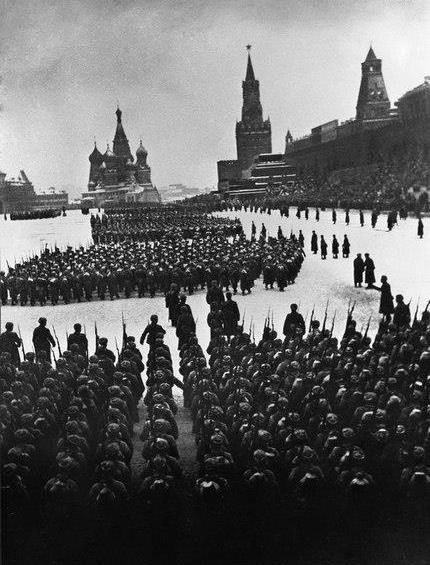 Парад на Красной площади. Москва, 7 ноября 1941 года. ФОТО