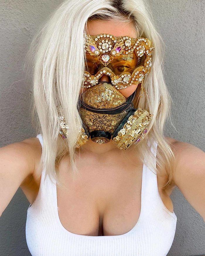 Креативные маски, которые люди сделаны во время карантина (ФОТО)