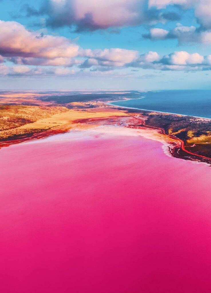 Розовую лагуну в Австралии показали на невероятных снимках. Фото