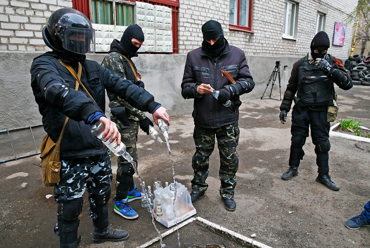 Вооруженные пророссийские активисты Донбасса. ФОТОРЕПОРТАЖ