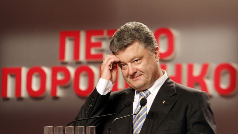 На Майдане зачитали "народный приказ"  Порошенко