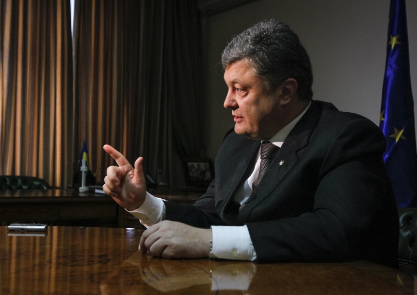 Порошенко заявил об "очистке армии от воров и взяточников"
