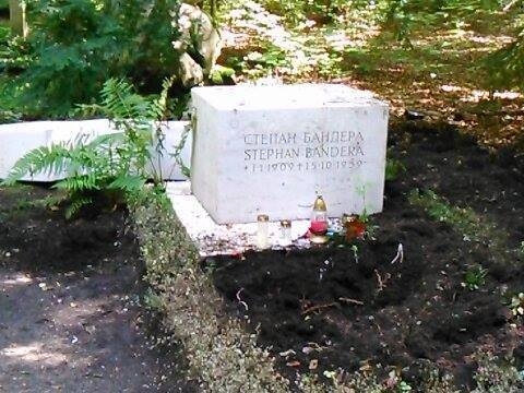 Глава МИД Украины: могилу Степана Бандеры в Мюнхене пытались раскопать