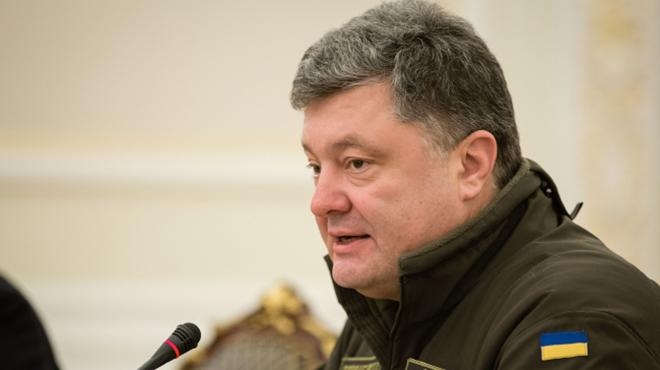 Порошенко поручил освободить заложников на Донбассе