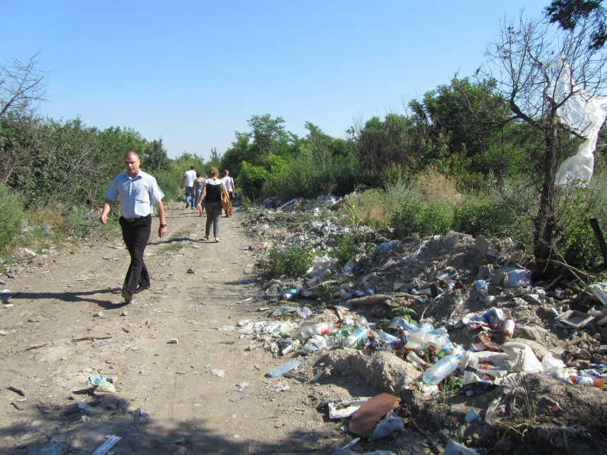 Из Николаева мусор вывозят на стихийную свалку в Калиновке 