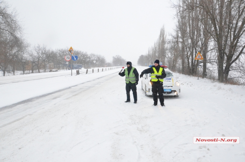 На Николаевщине снова перекрыли все трассы