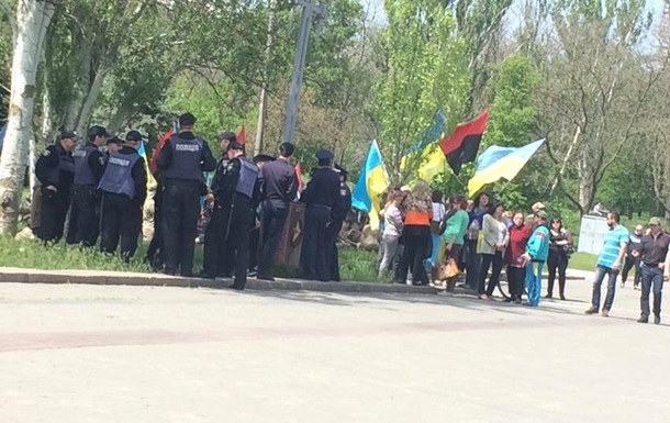 В Херсоне митингующие подрались с националистами